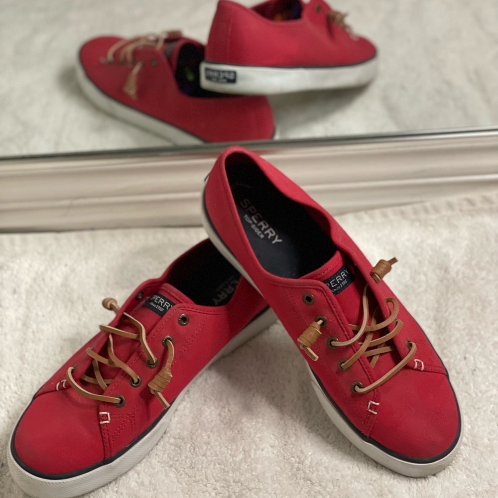 Woman’s red Sperry’s size 10.